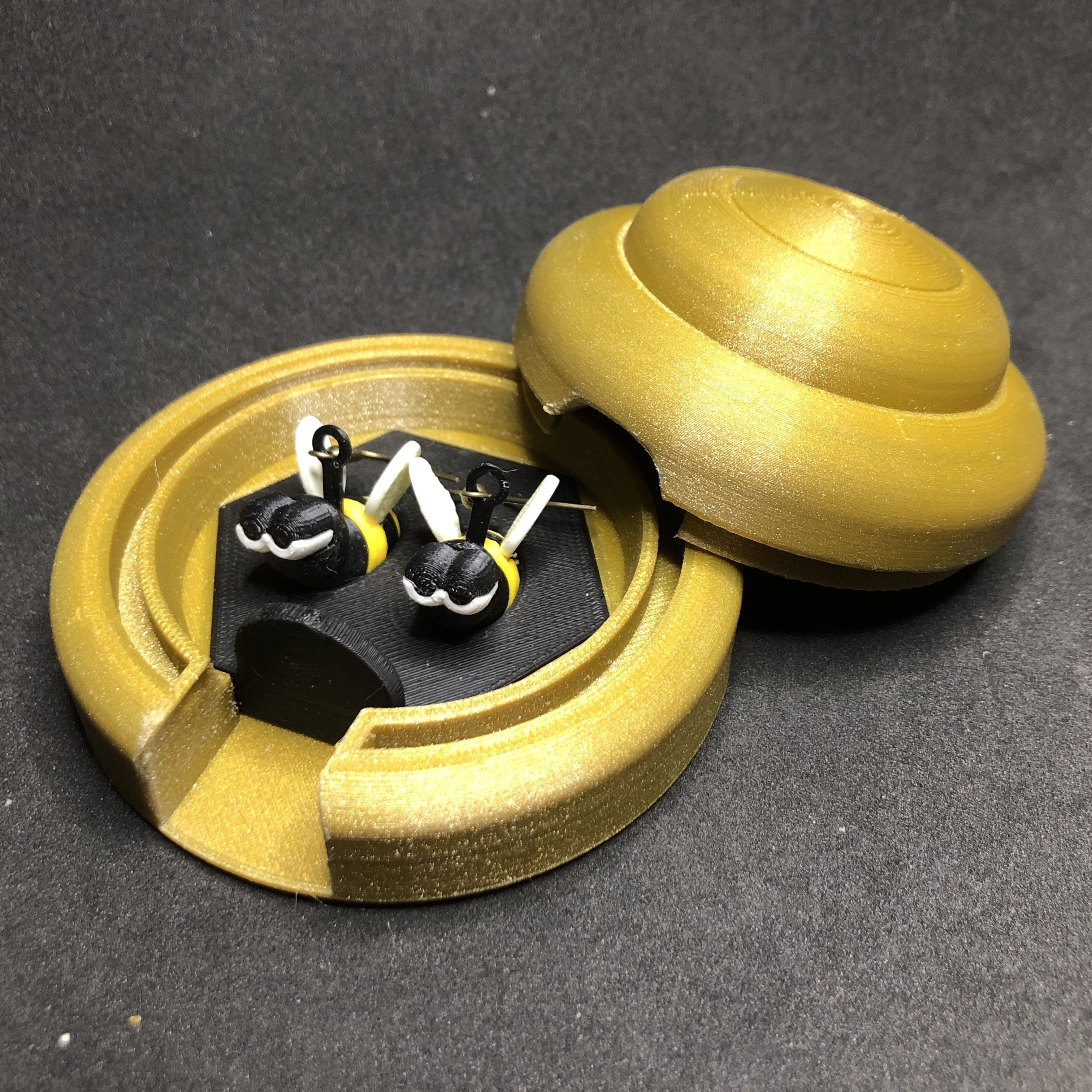 Lazy Bee Earrings and Presentation Box 3D print model_10
