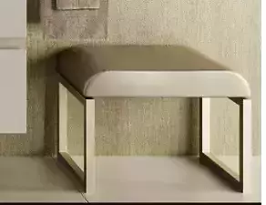 Table bathroom with stool and towels