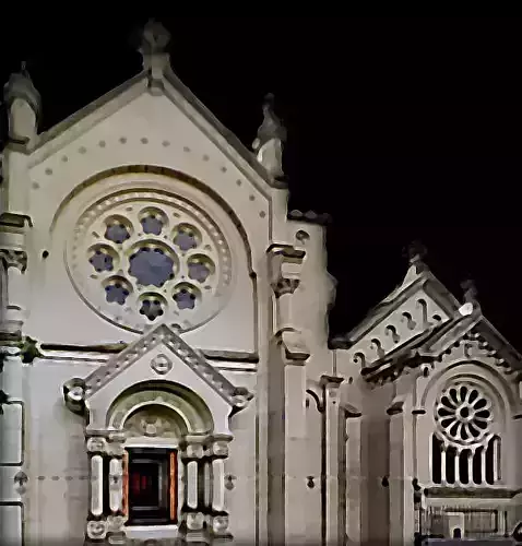 Building - Parish Mercedes