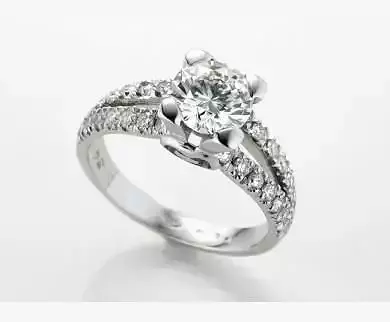 CG362 person engagement ring
