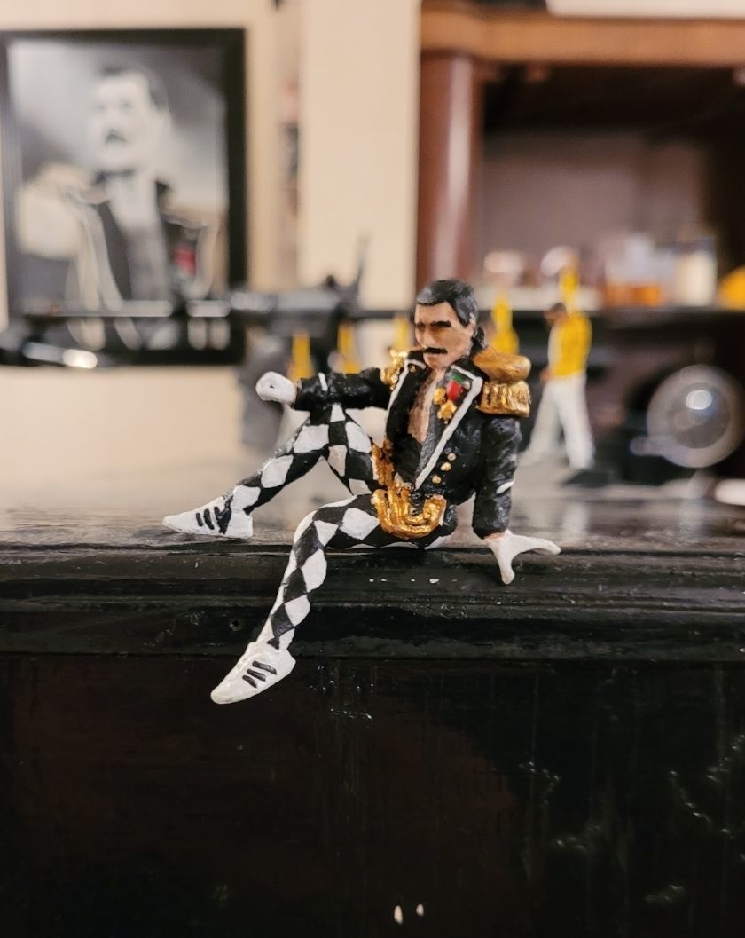 Freddie Mercury Living on my own 3D print model_1