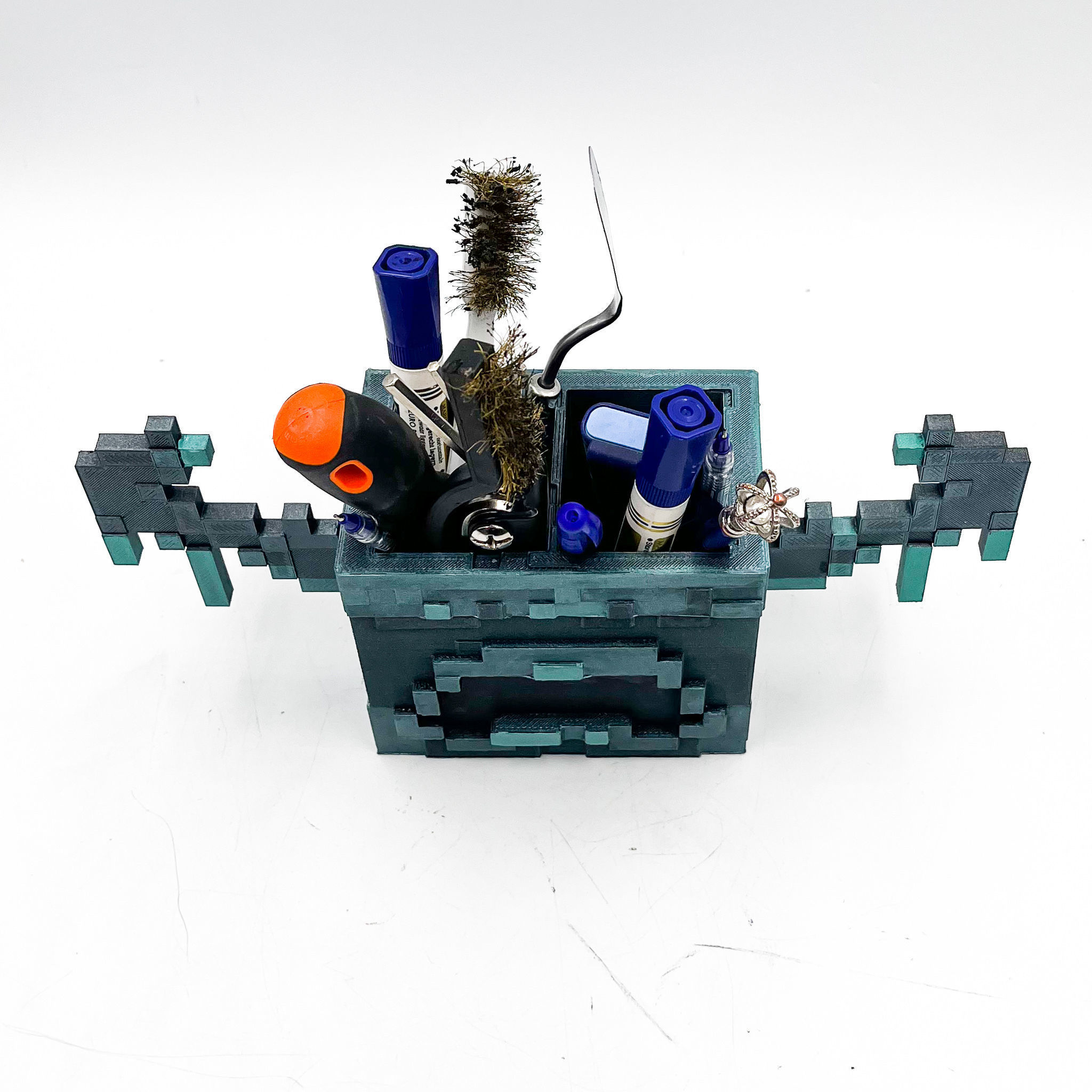 Minecraft Warden Pen Holder Desk Organizer Tool Holder  3D print model_13