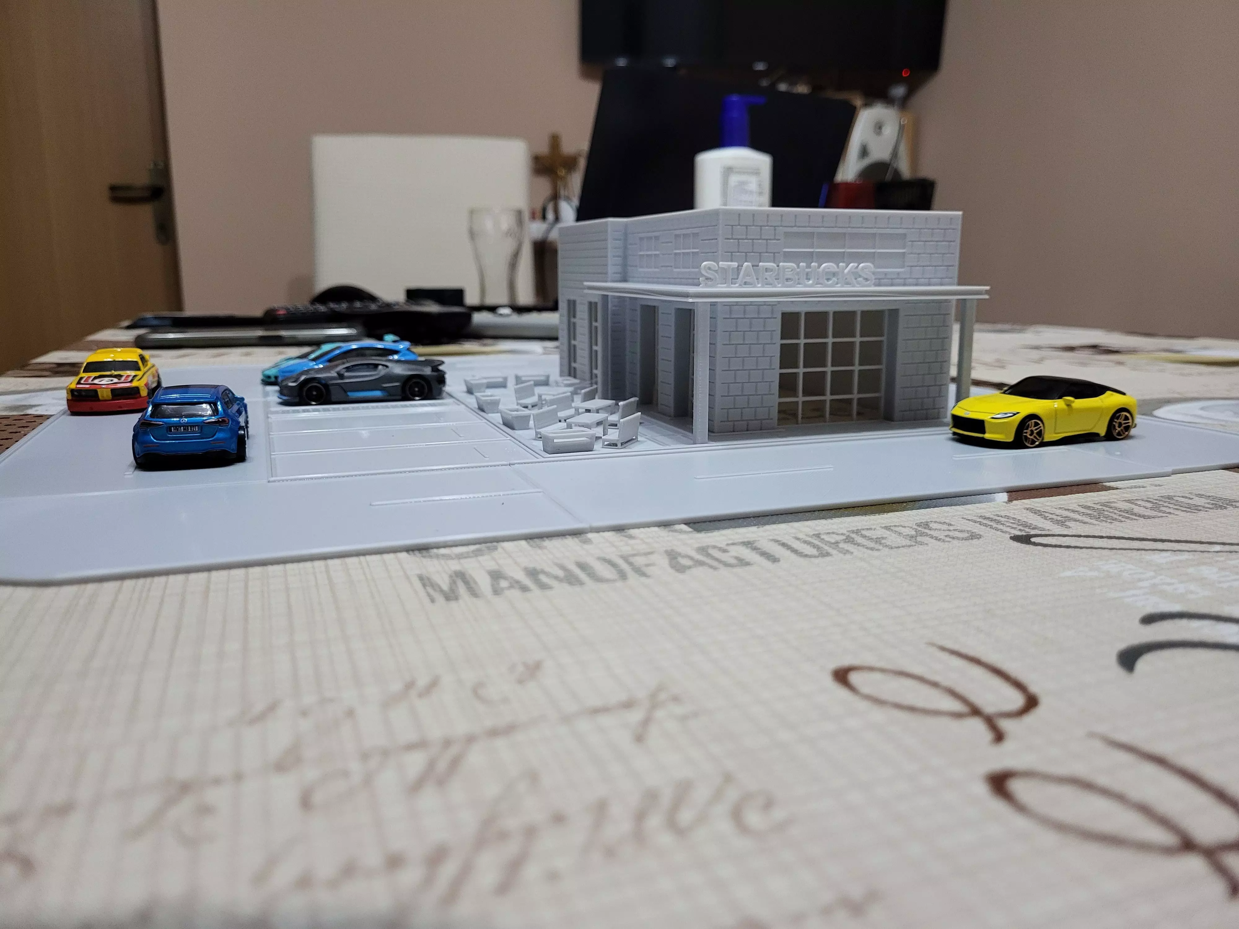 Starbucks diorama 3D print model_0