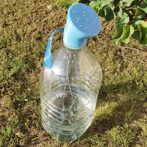 EMBOUE DARROSOIR POUR BOUTEILLE DE 5L ET DOUCHE PORTATIVE 3D print model