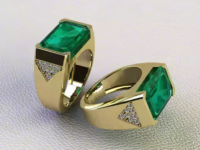Emerald Ring With Stones