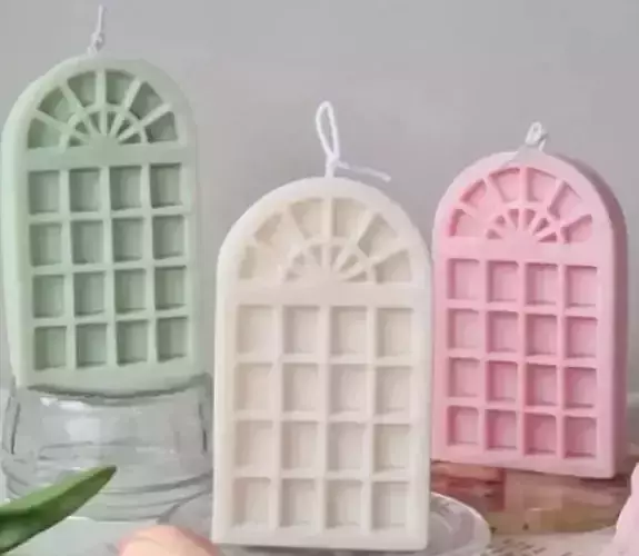 Candle door for silicone mold