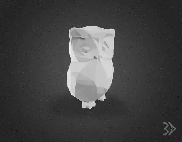 OWL LOWPOLY figurine on wooden table