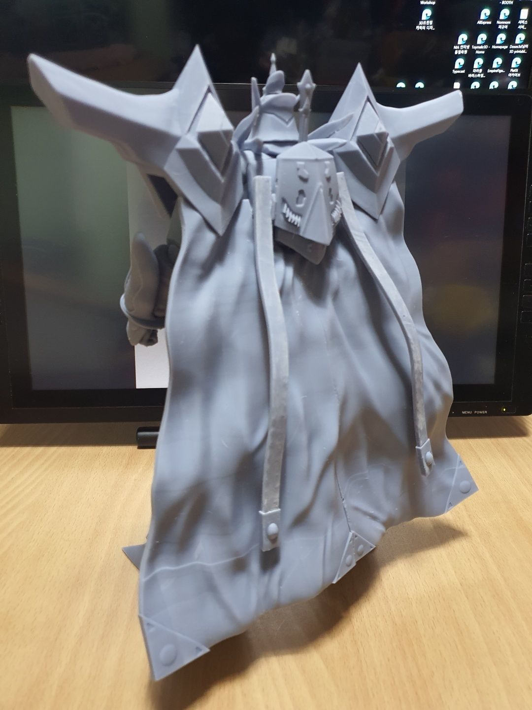 Escaflowne knight in cape 3D print model_13