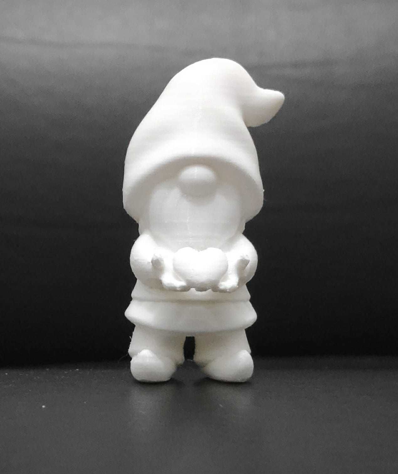 Gnome Giving Heart 3D print model_4