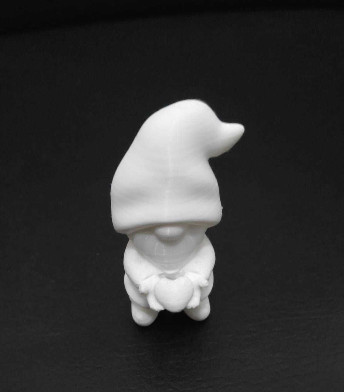 Gnome Giving Heart 3D print model_11