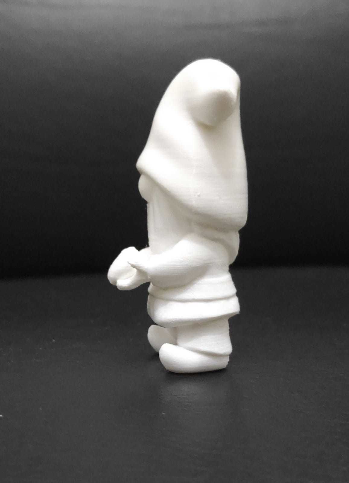 Gnome Giving Heart 3D print model_6