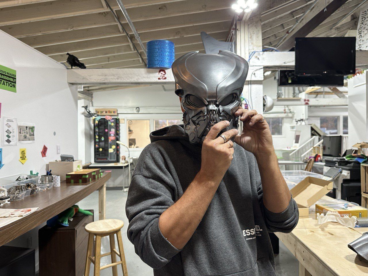 Predator Bionic mask  3D print model_3