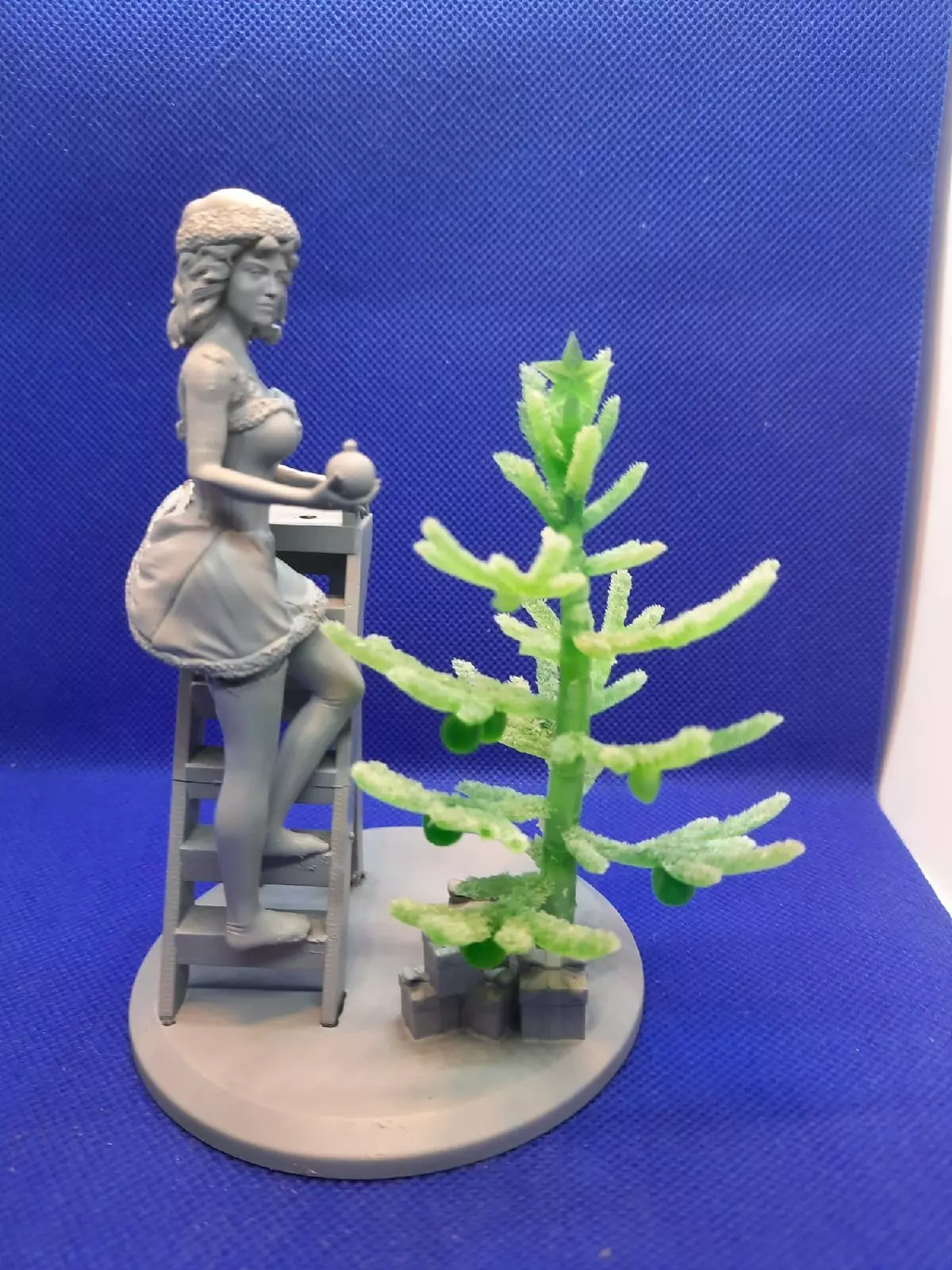 GIRL AND CHRISTMAS TREE 3D print model_0