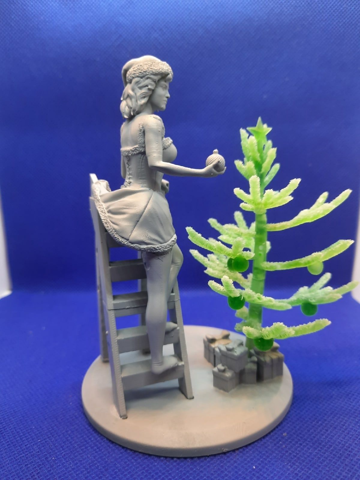 GIRL AND CHRISTMAS TREE 3D print model_1