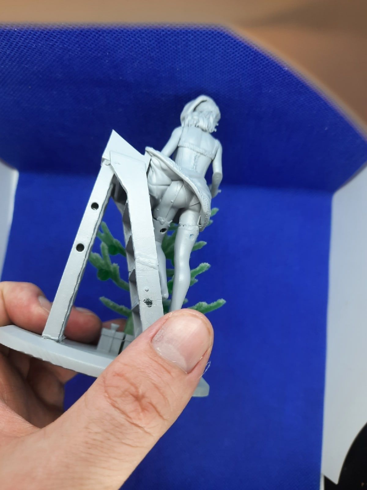 GIRL AND CHRISTMAS TREE 3D print model_4