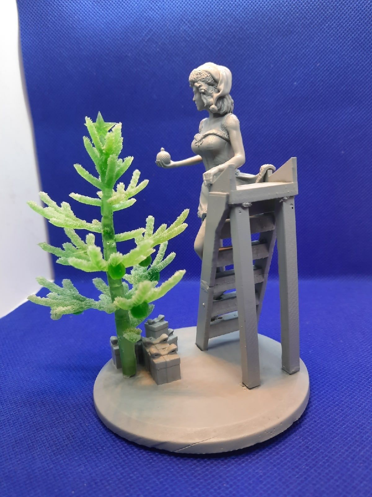 GIRL AND CHRISTMAS TREE 3D print model_2