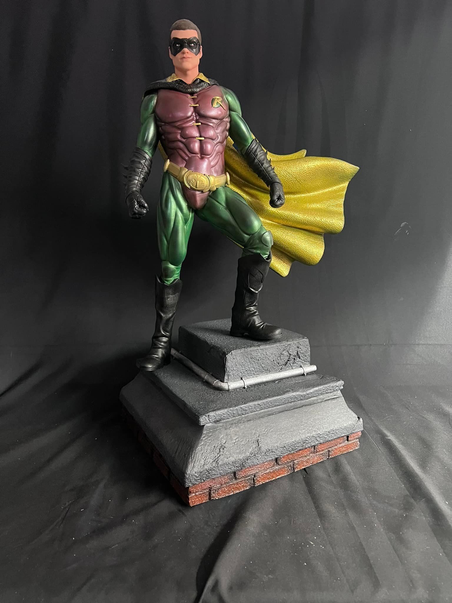 Robin batman statue 3D print model_6