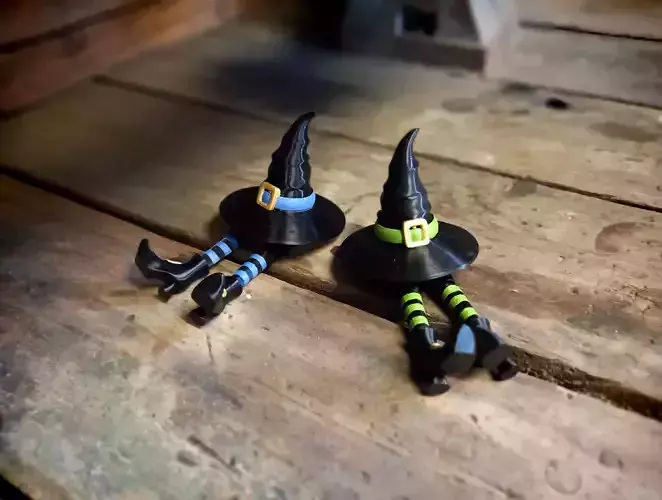 LITTLE WITCH HAT - WITH LEGS