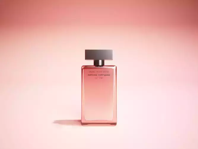 perfume bottle  musc noir rose