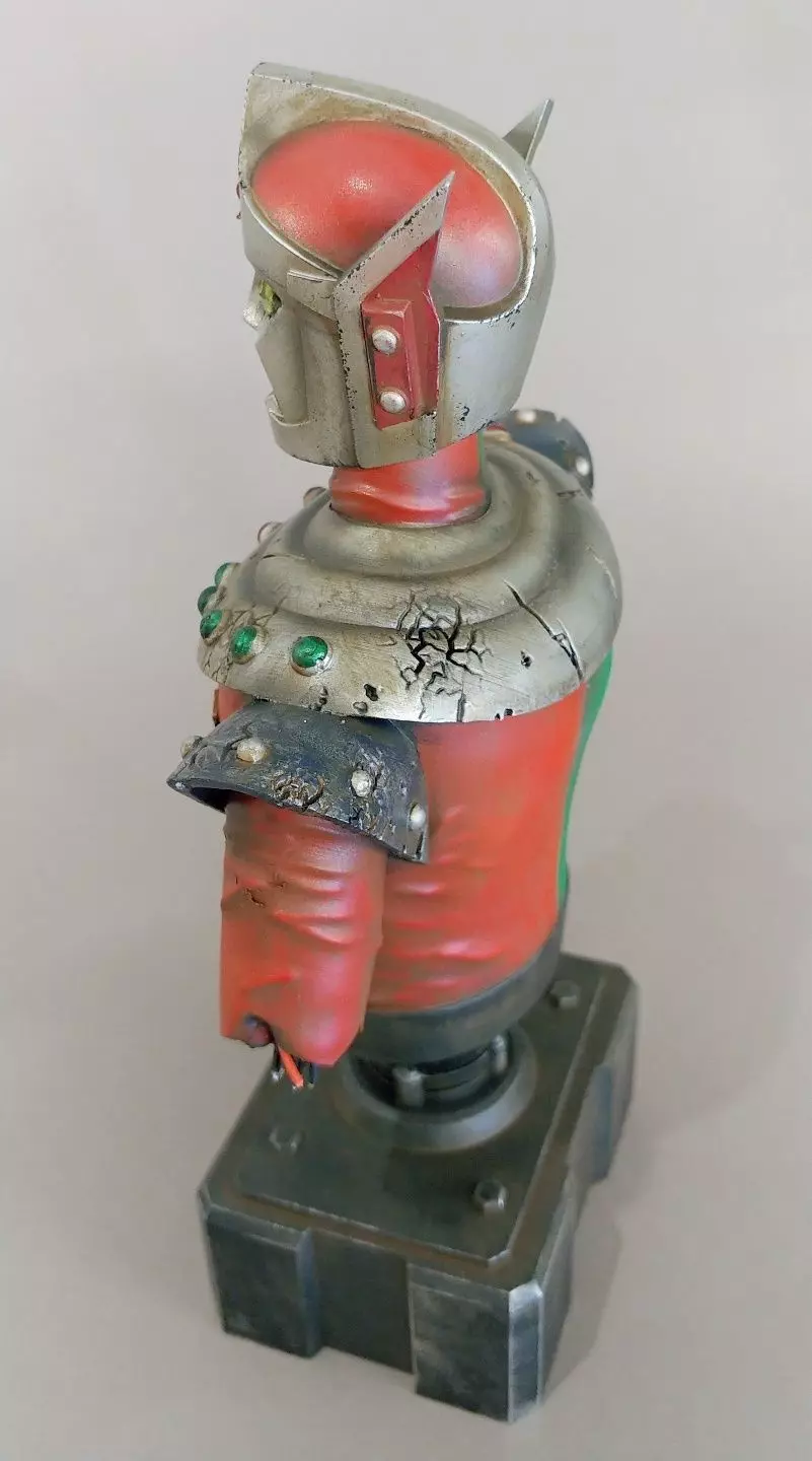 izenborg damage bust 25cm eye led light 3D print model_0