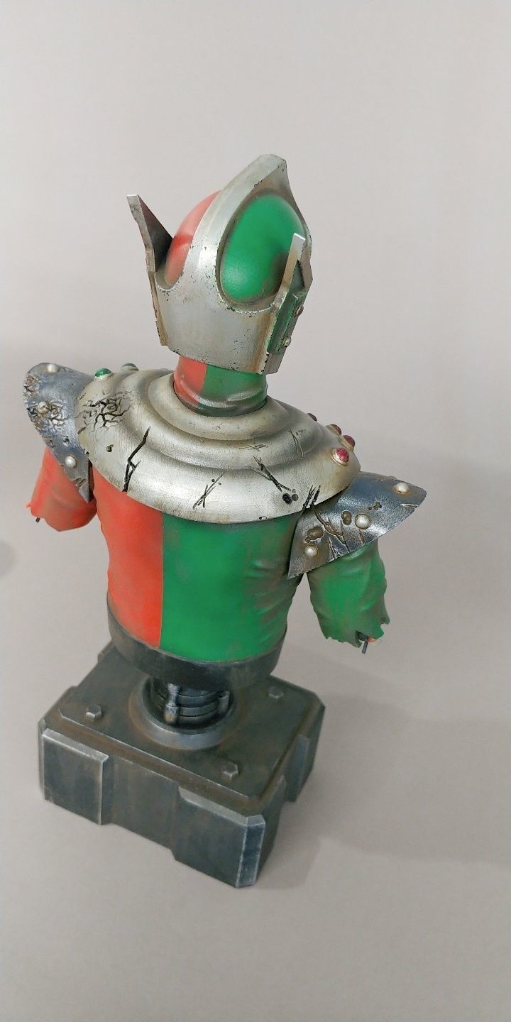 izenborg damage bust 25cm eye led light 3D print model_4