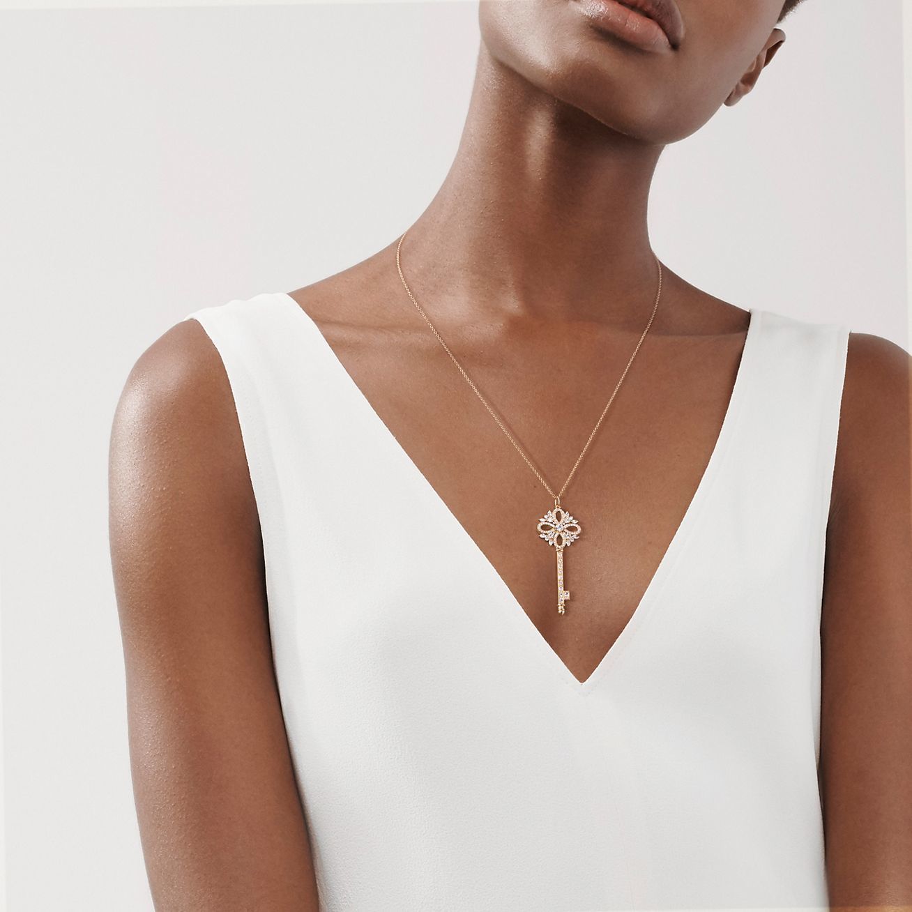 YD104 emerald and diamond key pendant 3D print model_15