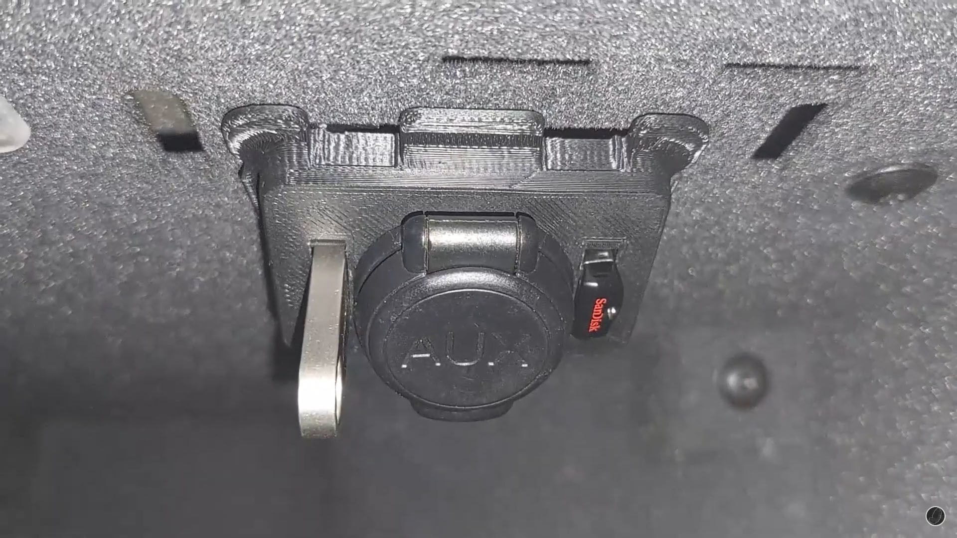 Mounting for USB-AUX Port in Citroen C5 X7 Free 3D print model_8