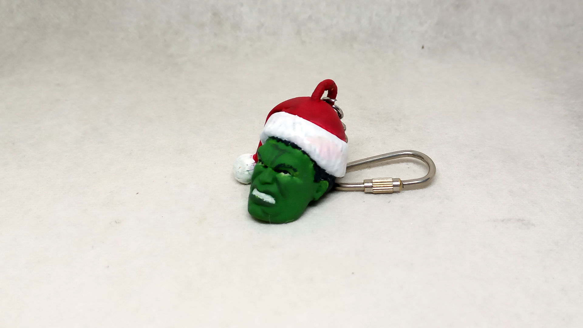 santa Hulk keychain  3D print model_3
