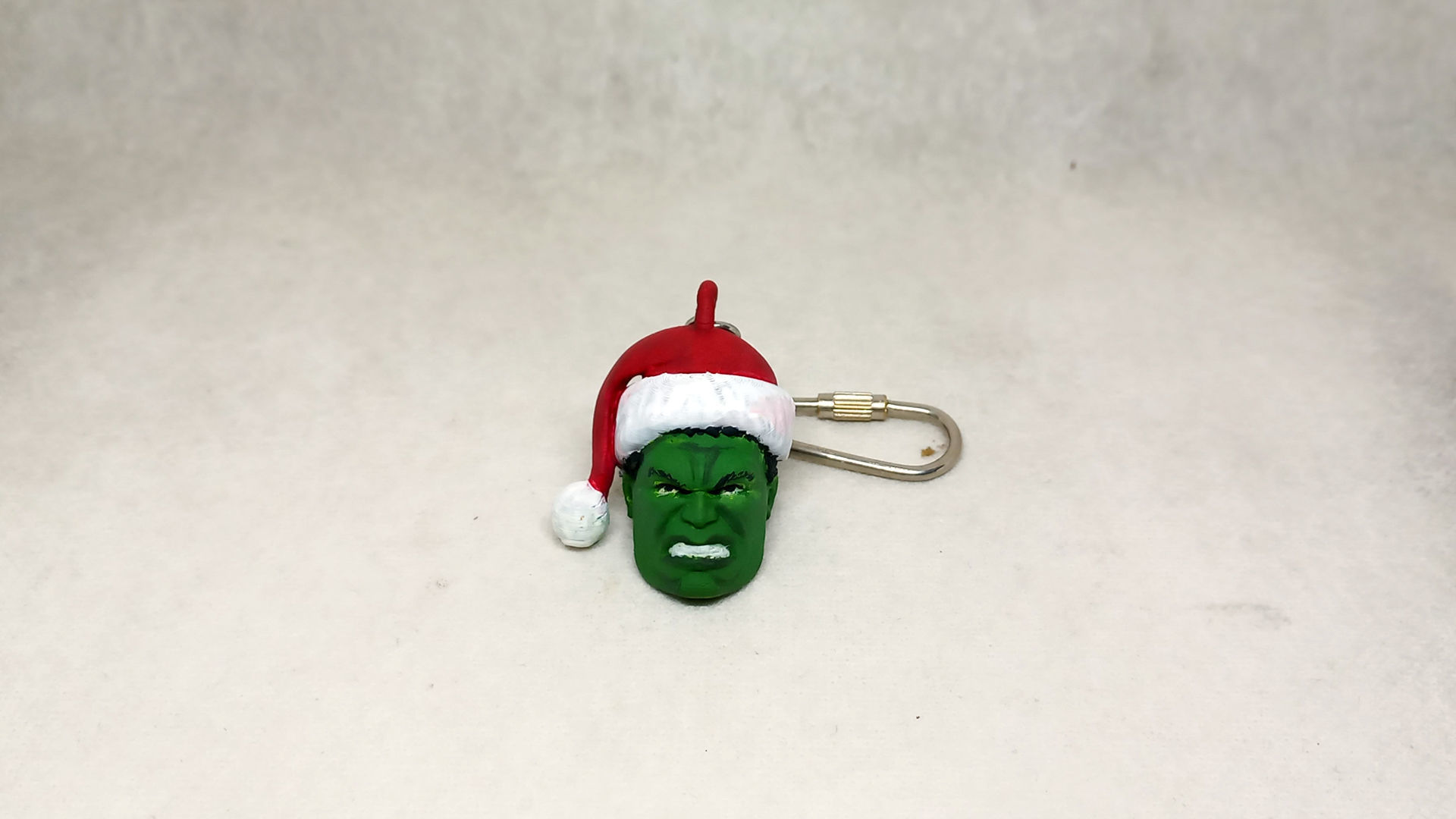 santa Hulk keychain  3D print model_1