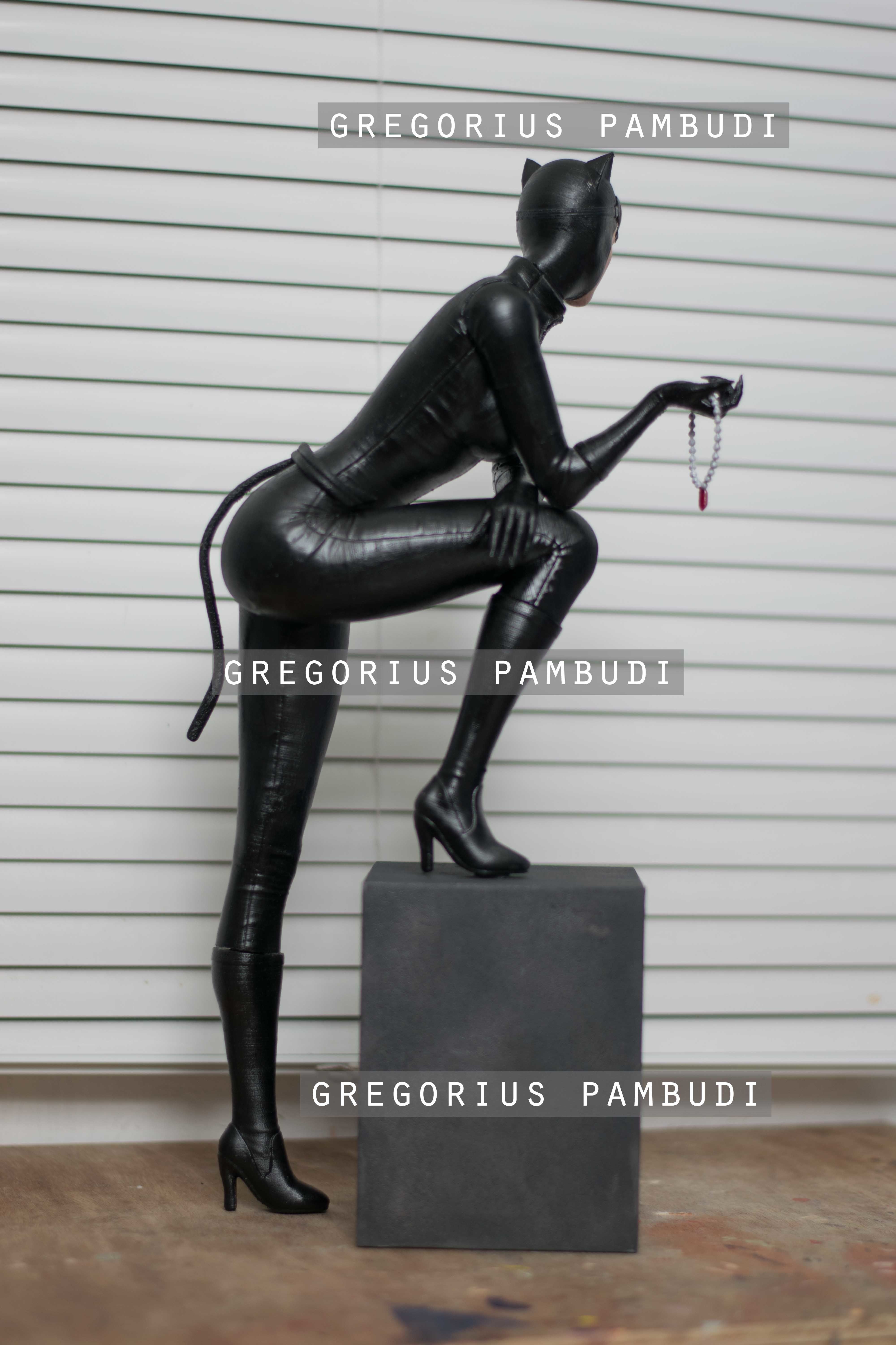 Catwoman Fan Art Statue 3d Printable 3D print model_6