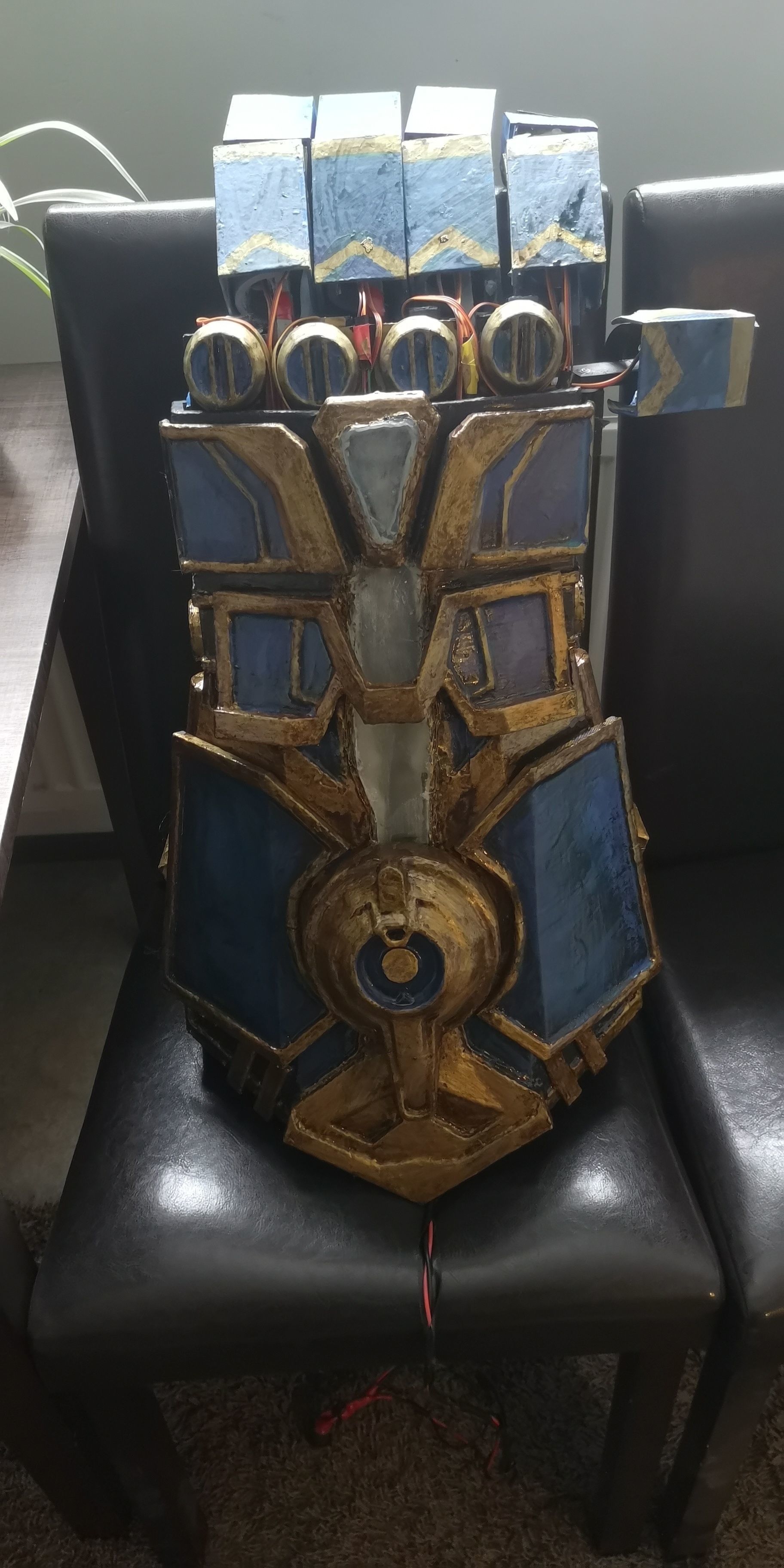 League of Legends Vi Atlas gauntlet prop or cosplay Free 3D print model_4