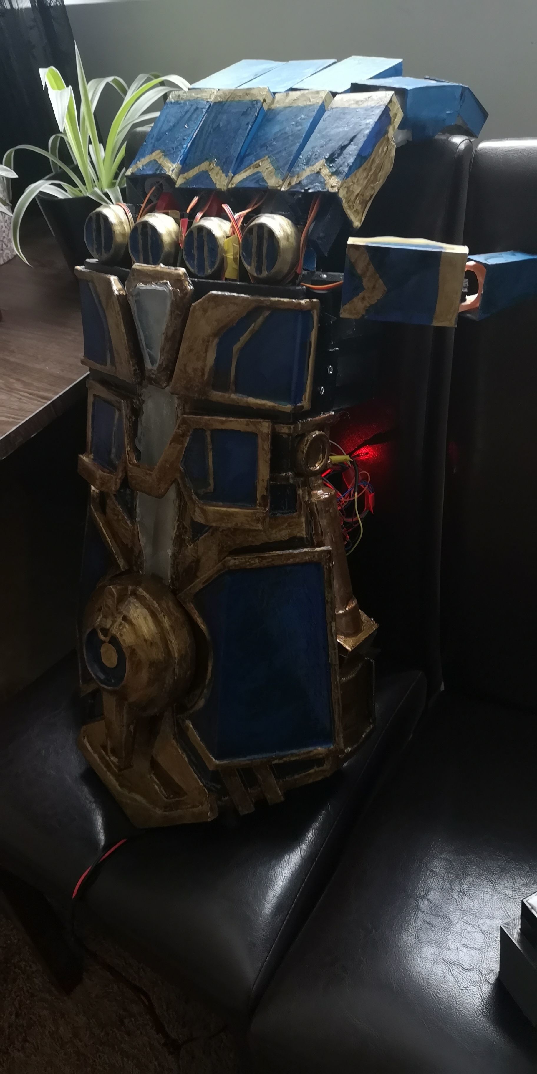 League of Legends Vi Atlas gauntlet prop or cosplay Free 3D print model_5