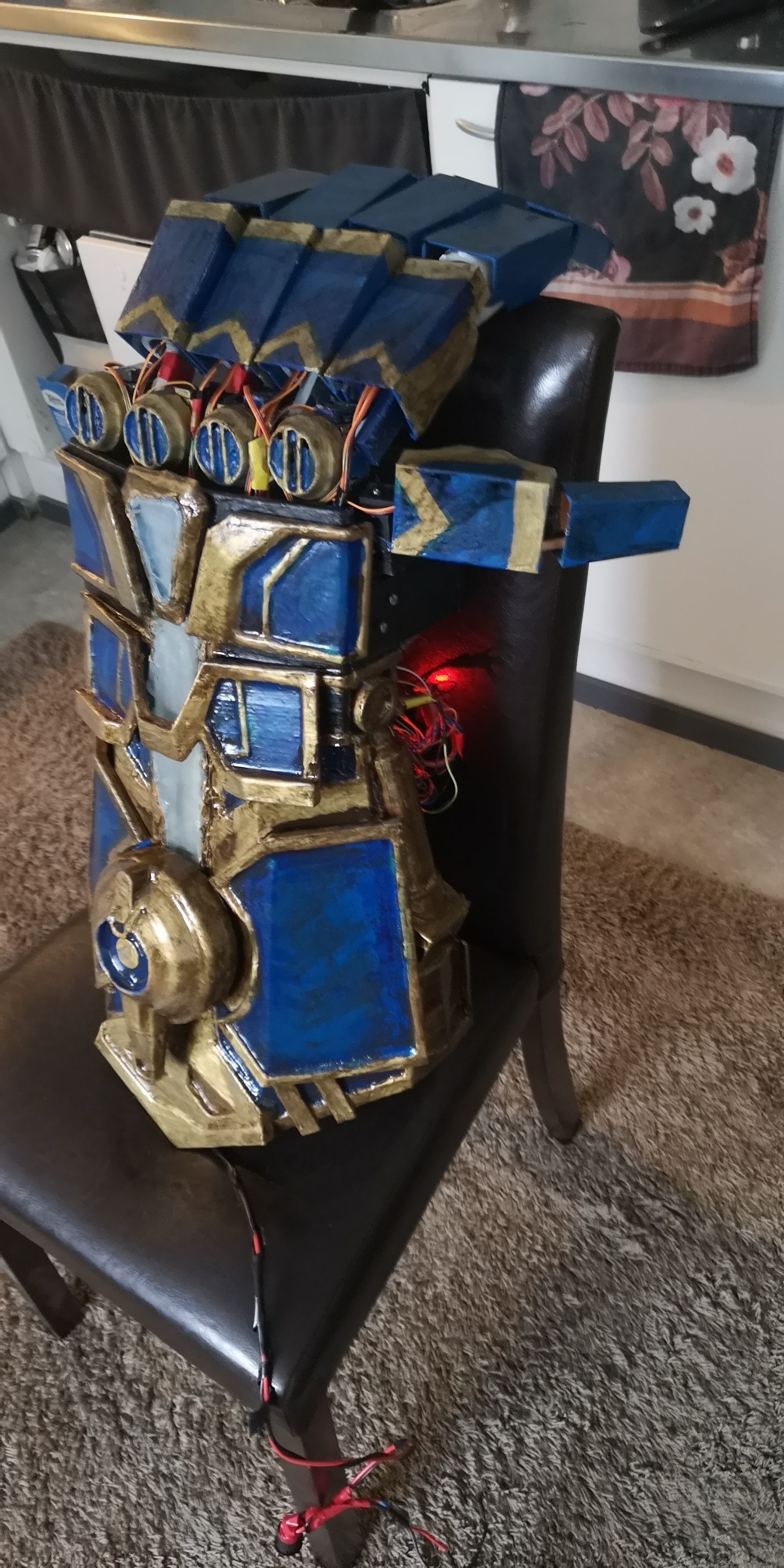 League of Legends Vi Atlas gauntlet prop or cosplay Free 3D print model_11