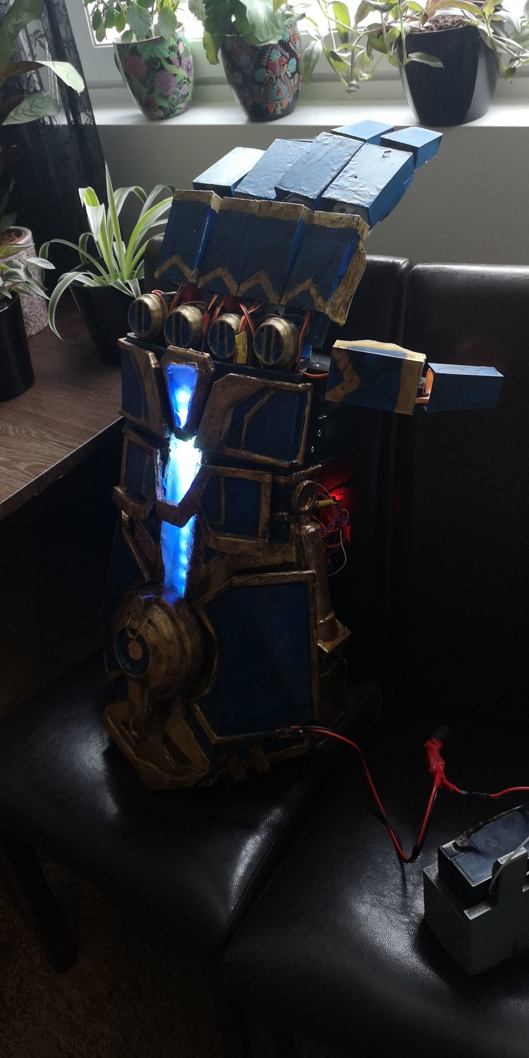 League of Legends Vi Atlas gauntlet prop or cosplay Free 3D print model_8