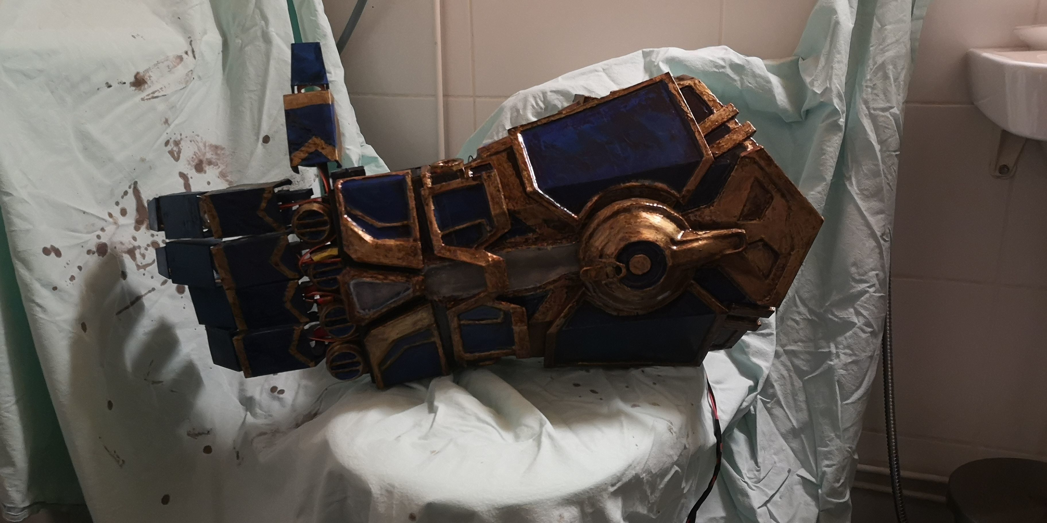 League of Legends Vi Atlas gauntlet prop or cosplay Free 3D print model_2
