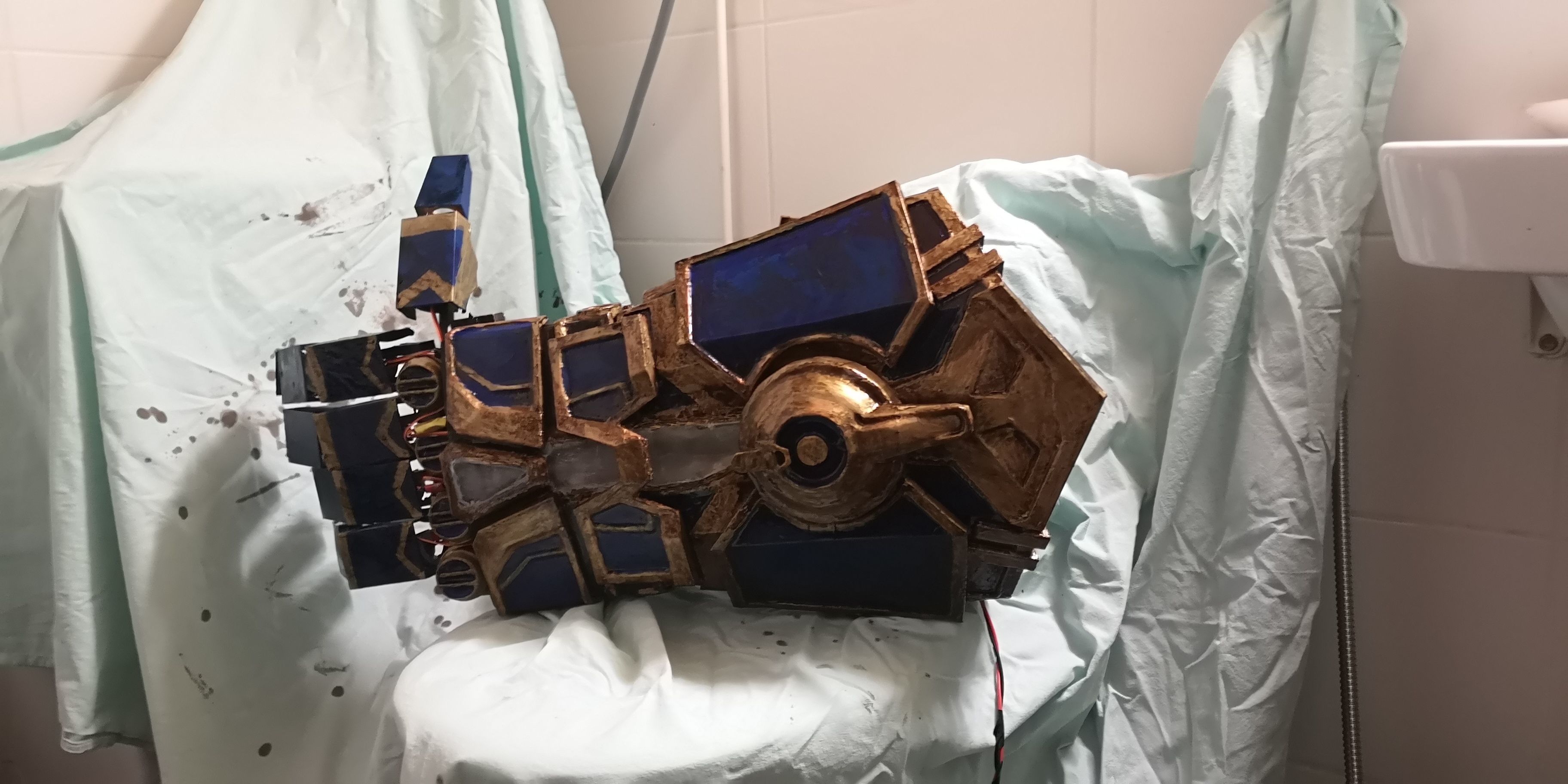 League of Legends Vi Atlas gauntlet prop or cosplay Free 3D print model_3