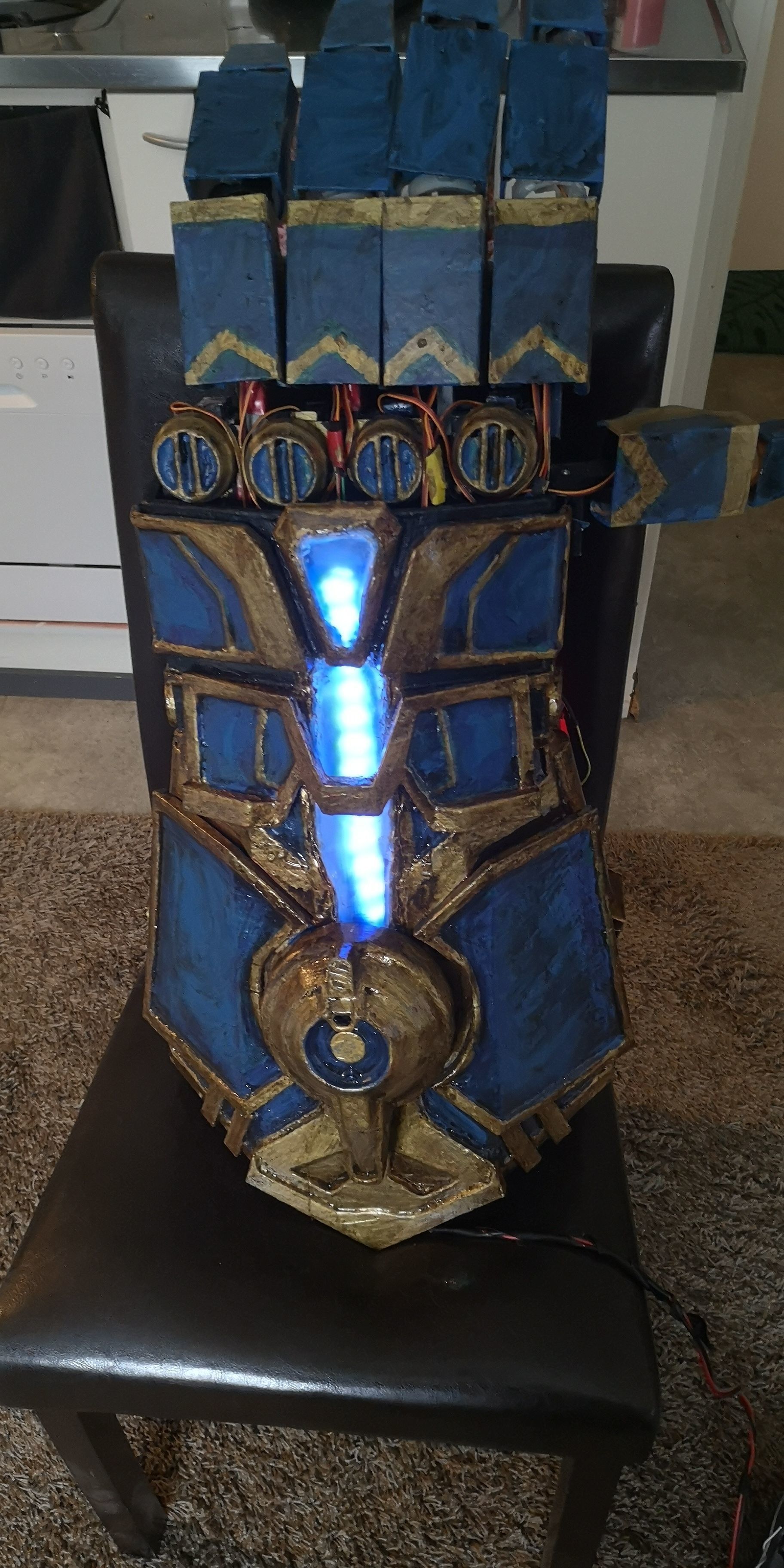 League of Legends Vi Atlas gauntlet prop or cosplay Free 3D print model_13