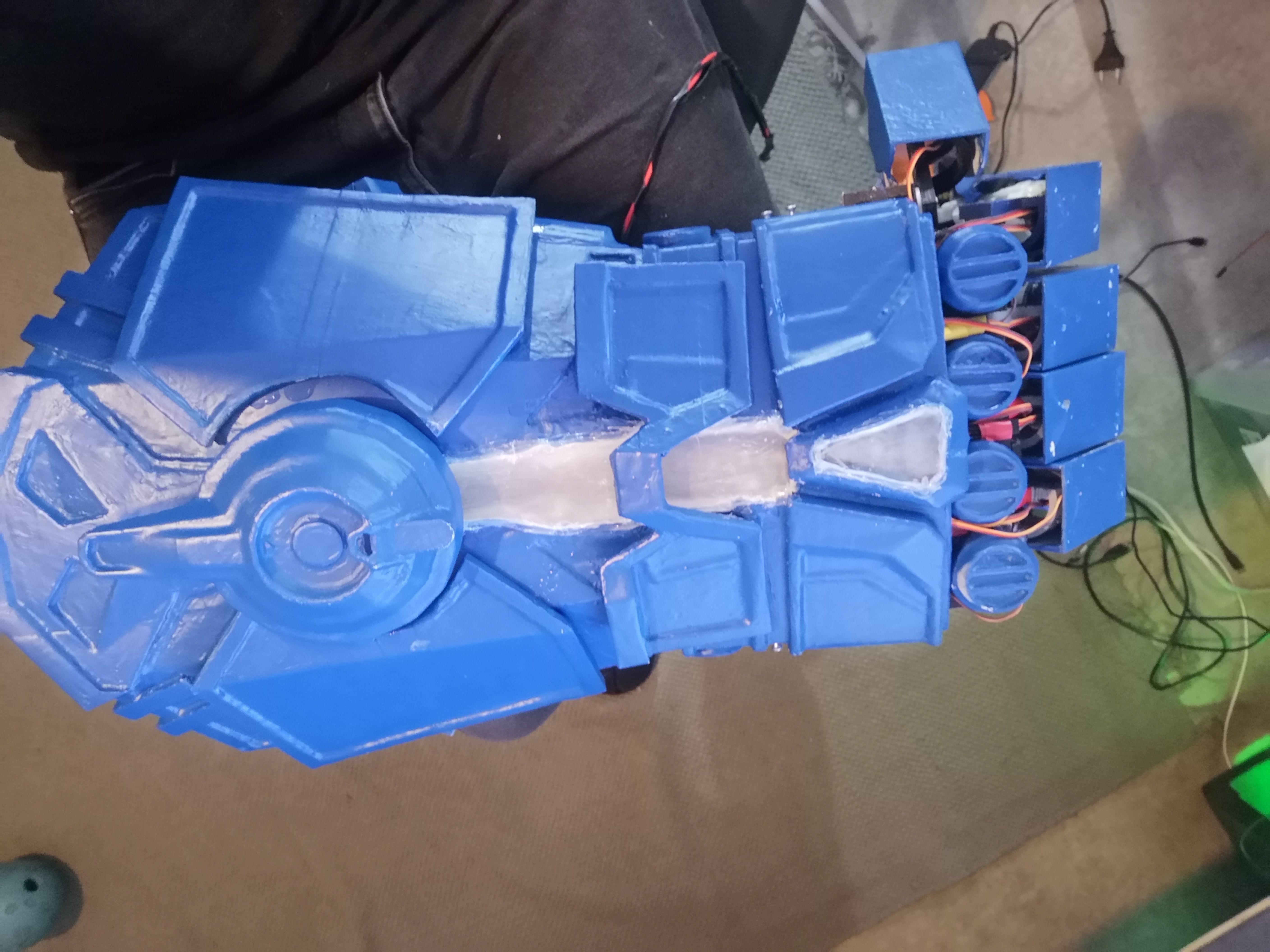 League of Legends Vi Atlas gauntlet prop or cosplay Free 3D print model_25