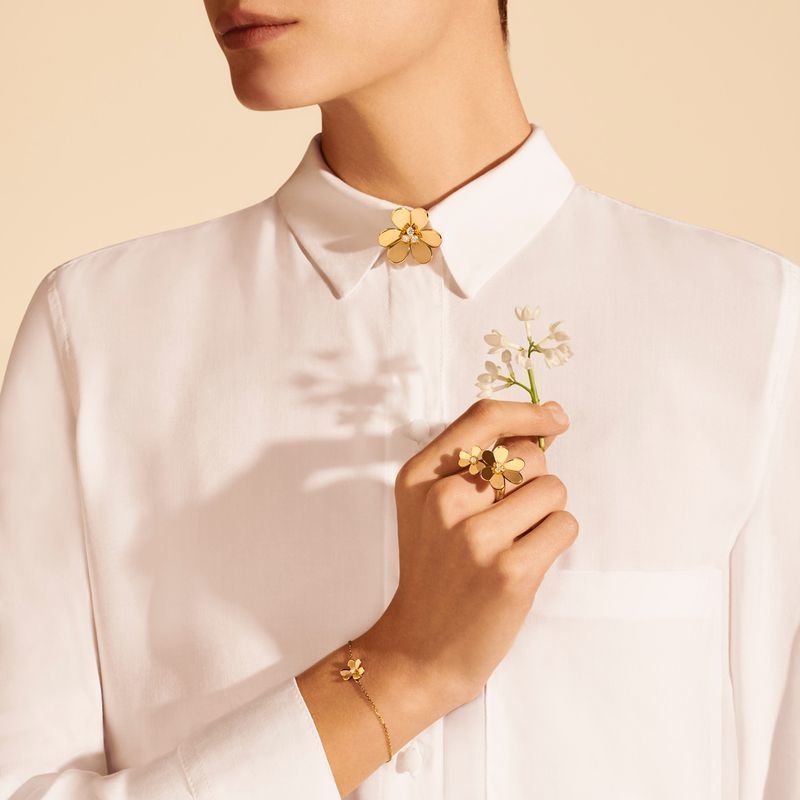 YD236 gold flower ring with diamonds 3D print model_11