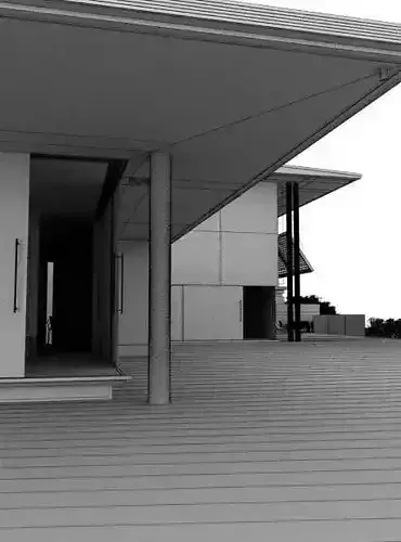 Modern House On The Lake