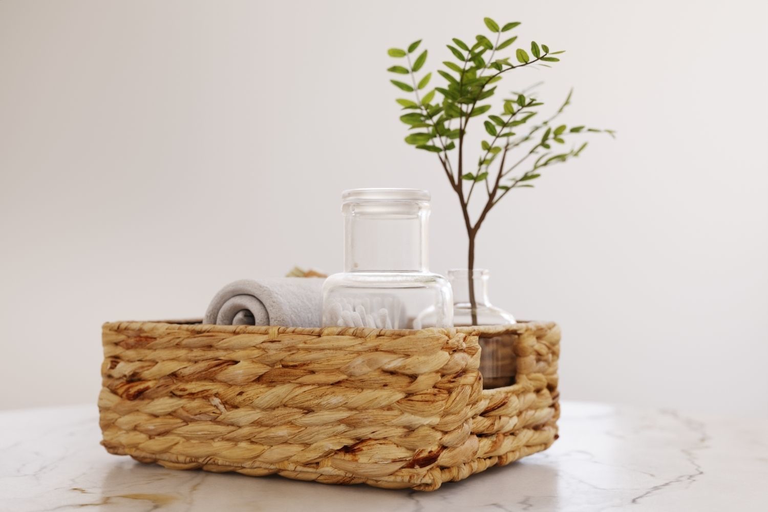 Set of bath accessories in a basket 3D model_9