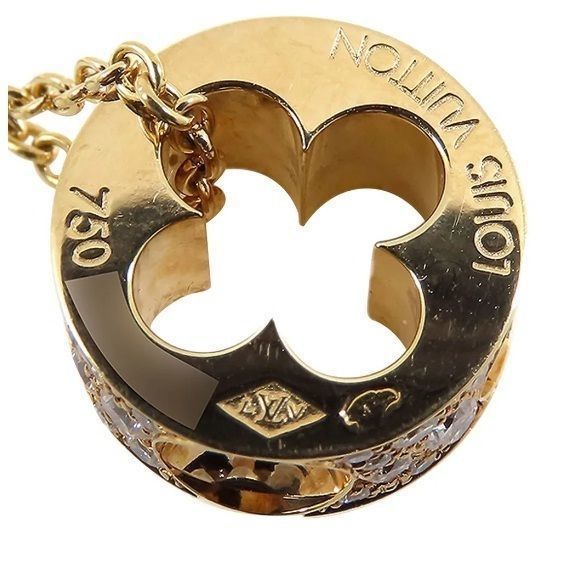 YD303 christian louboutin fleur de lis pendant 3D print model_3