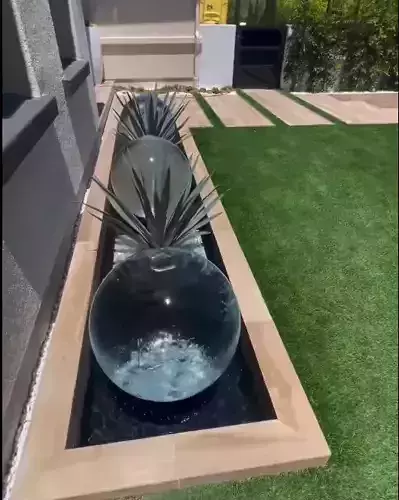 Glass fountain for garden
