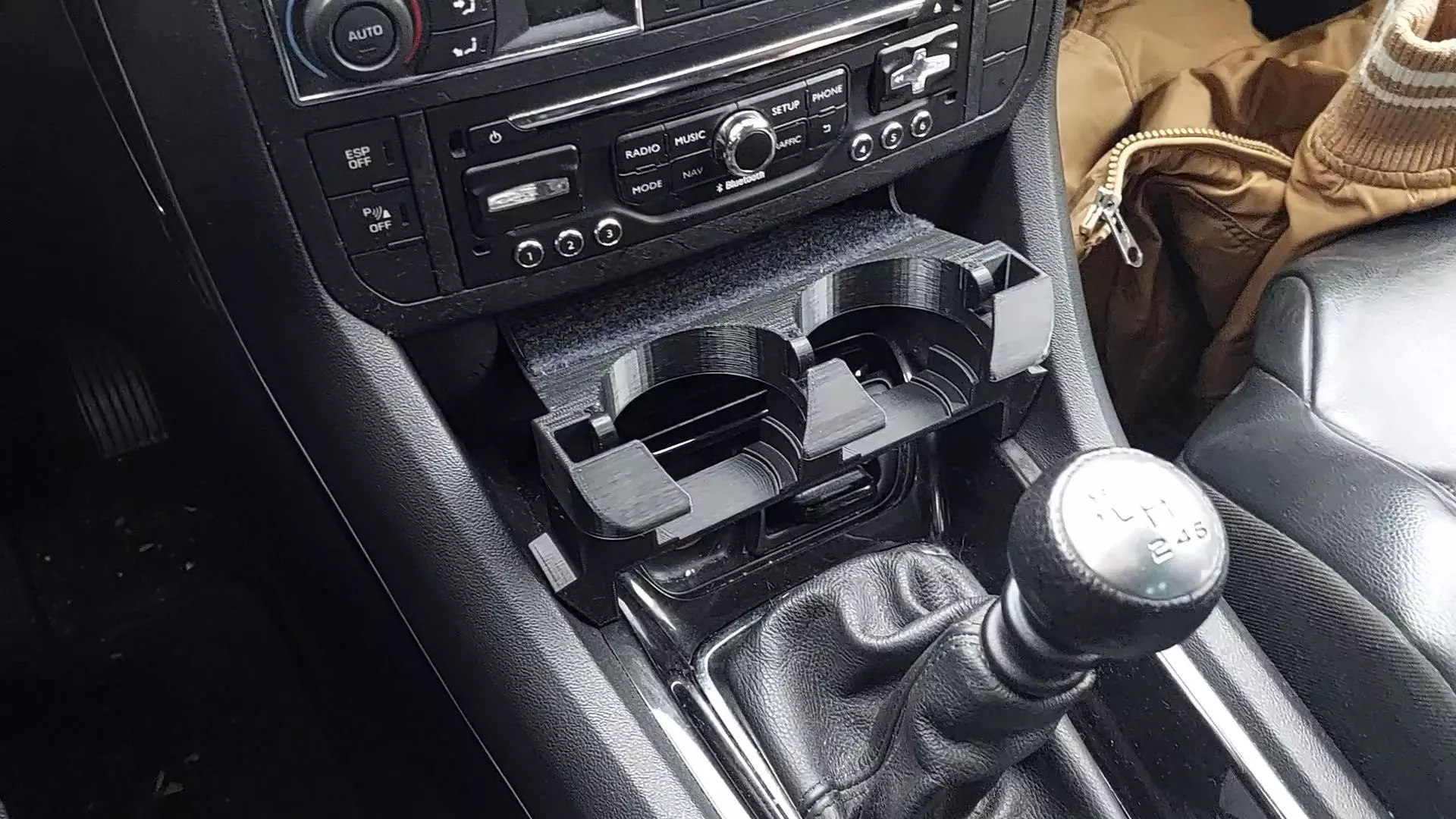 Double Cupholder-Phoneholder for Citroen C5 X7 3D print model_0