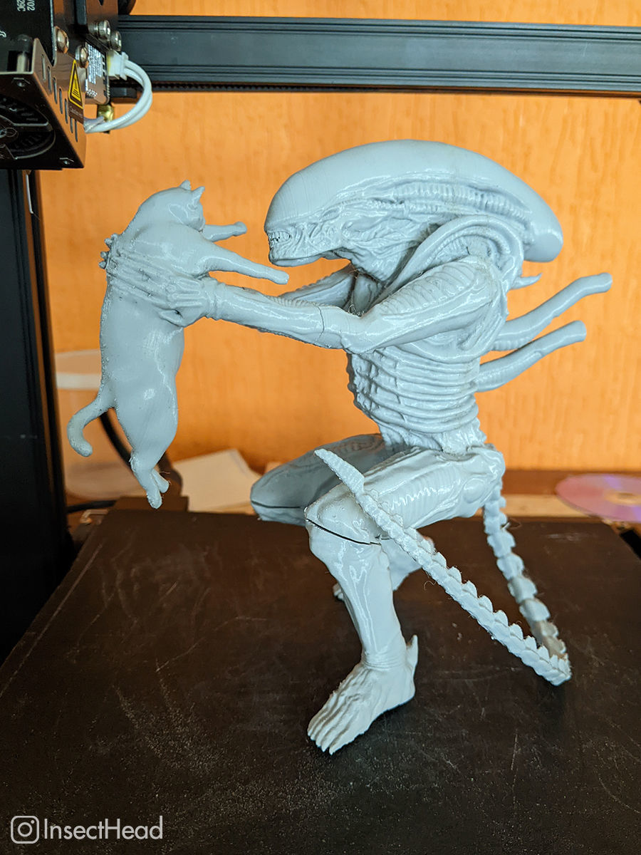 Alien xenomorph holding a cat for 3D printing 3D print model_3