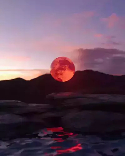 La Luna Llena Roja