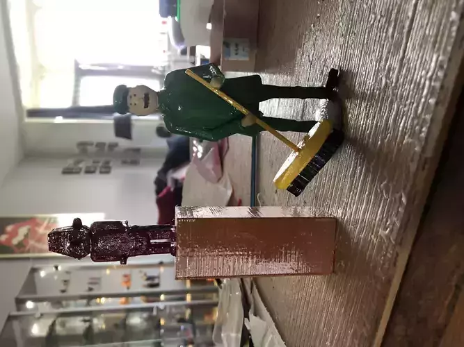 Arumbaya at the museum from the alum Tintin and the broken ear