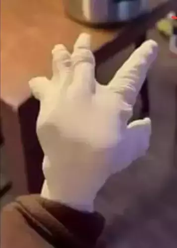 Strong hand from scary movie 2