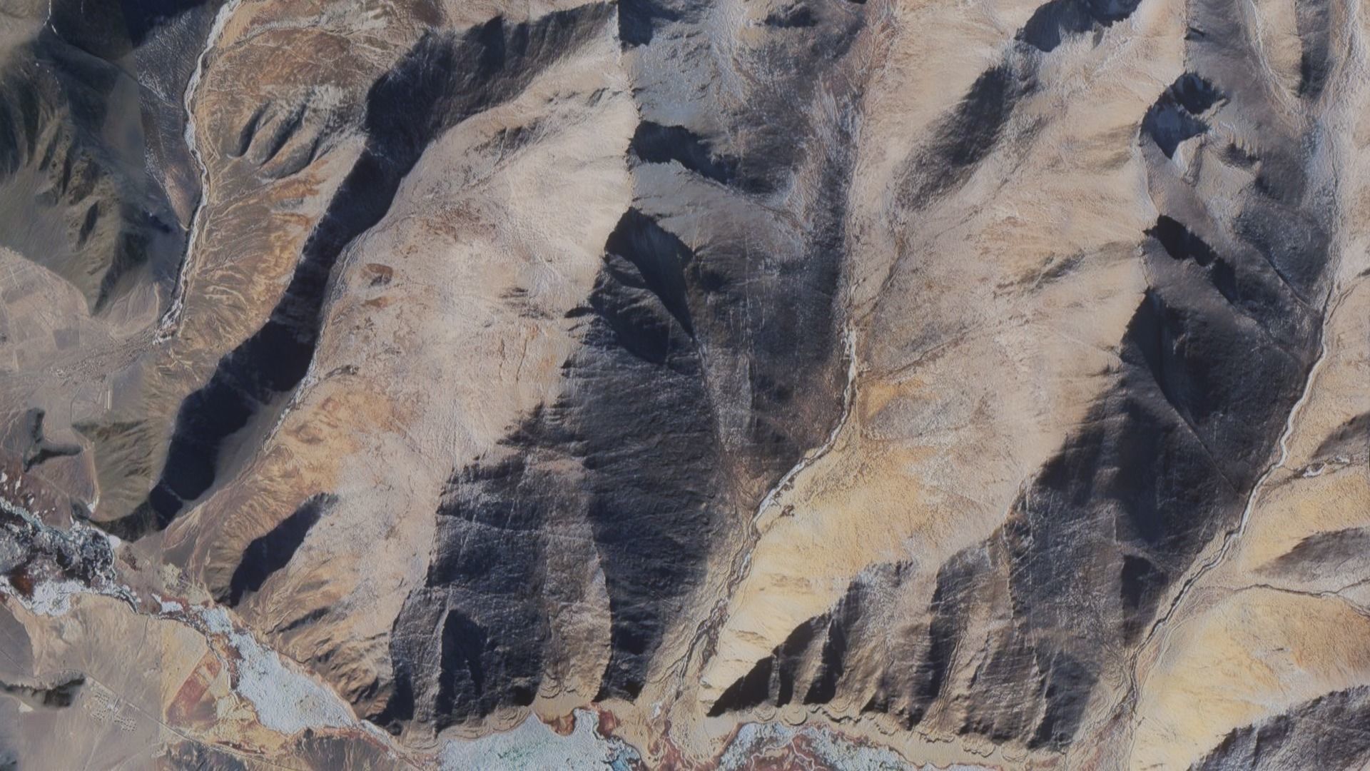 Desert Terrain Model- Endless Adventures mountain in middle o... Free low-poly 3D model_4