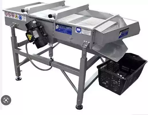 Vibrating grading machine Low-poly 3D model